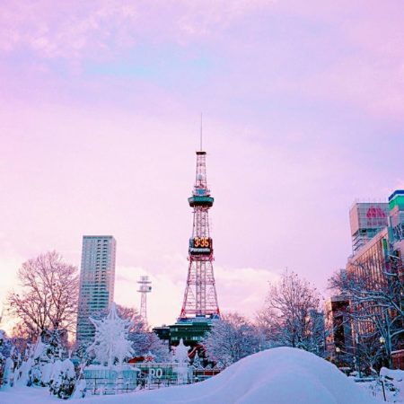 日暮れ前の札幌テレビ塔