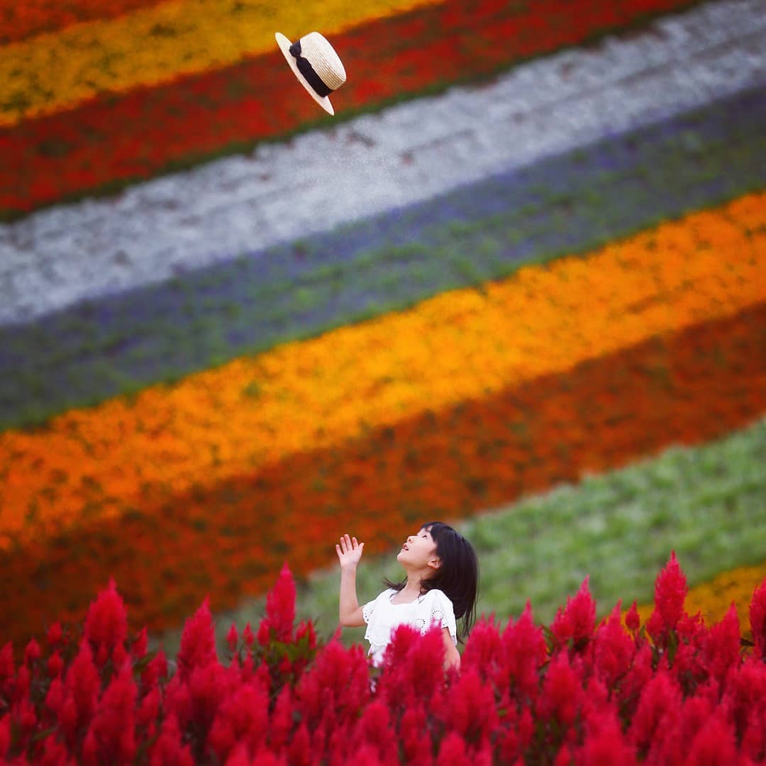 Playing girl at Shikisai-no-Oka (Flower Park)