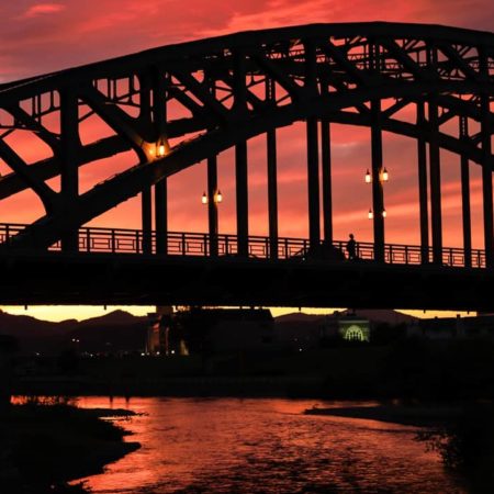 美しい旭橋と夕陽