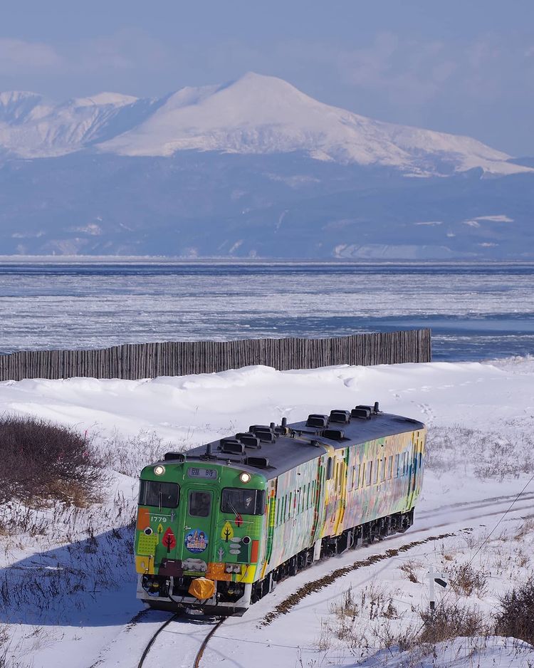 小清水町の列車と流氷
