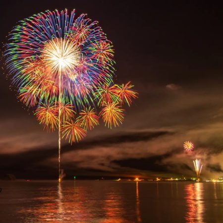 Fireworks launched in the Sea of ​​Okhotsk (Abashiri)