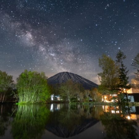 羊蹄山と天の川（倶知安町）