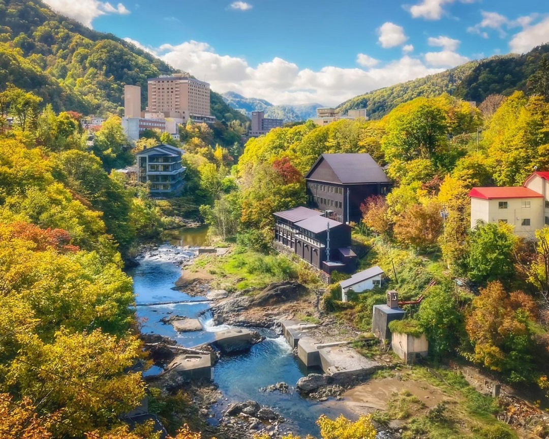 The season that colors the northern hot spring town(Sapporo)