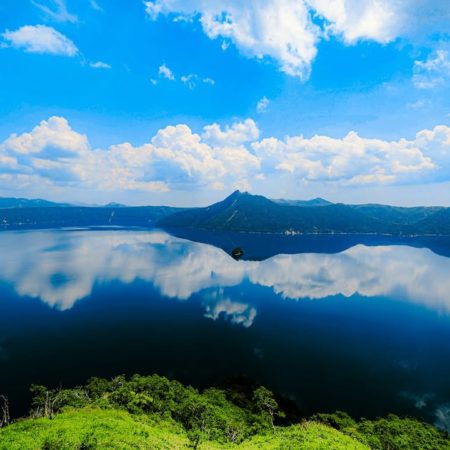 青い空と水面（弟子屈町）