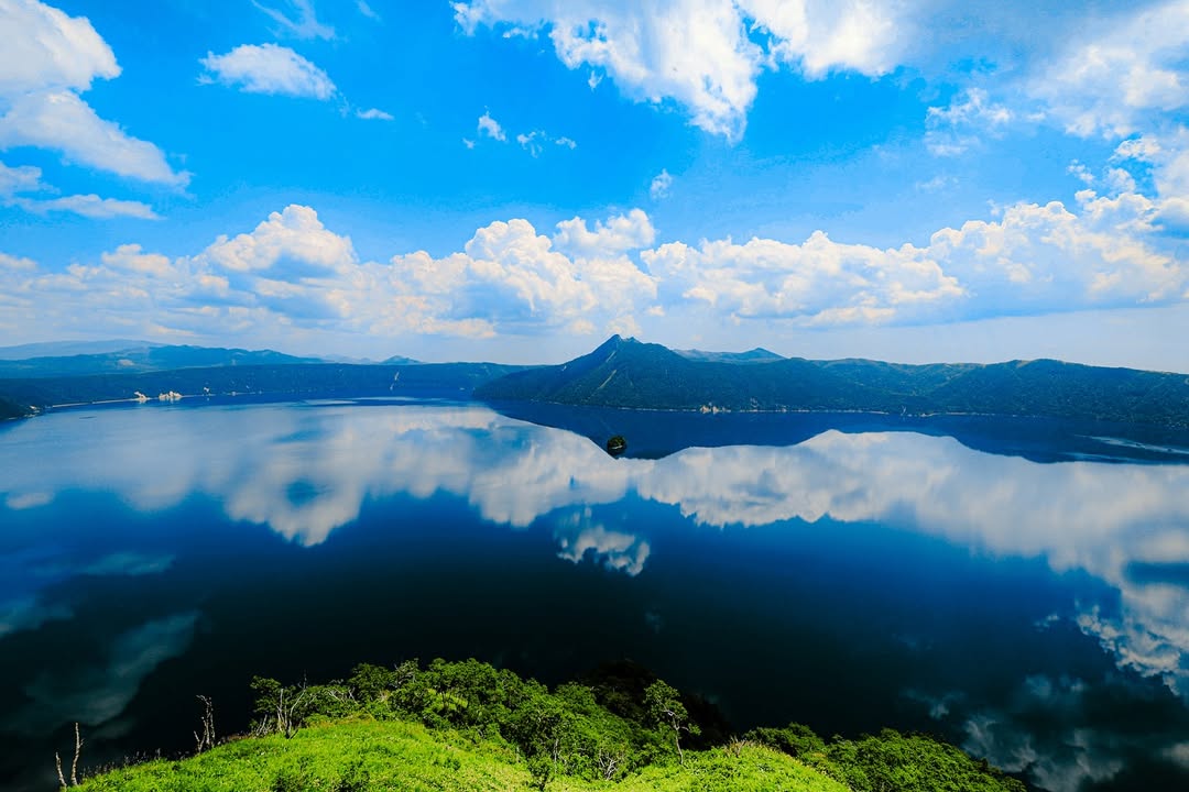 青い空と水面（弟子屈町）